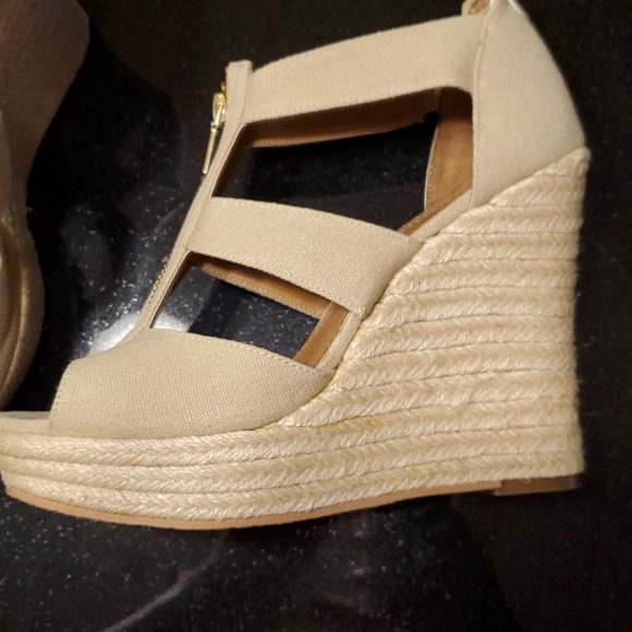 14th & Union Wedge Sandals - Picture 4 of 6